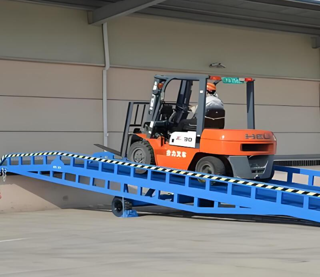 虎林移动式卸货平台（叉车用）